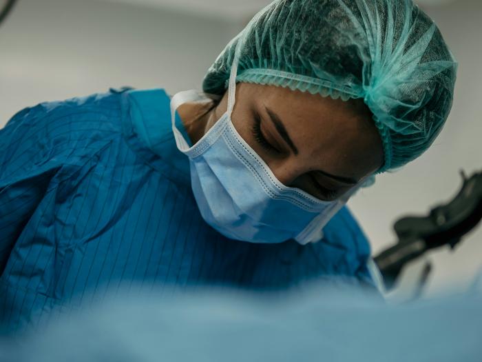 enfermeira em contexto de bloco operatório