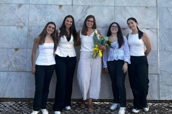estudantes do 4.º ano e professora